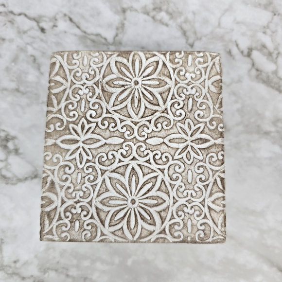 Bathroom Accessories, Toothbrush Holder, and Tumbler - Picture 5 of 12